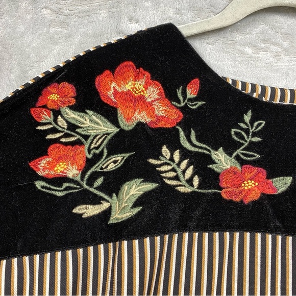 THML Floral Embroidered Striped Velour Tie Keyhole Sleeve Blouse Size Small - Picture 3 of 7